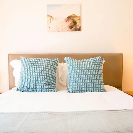 House By Lovelystay شقة *